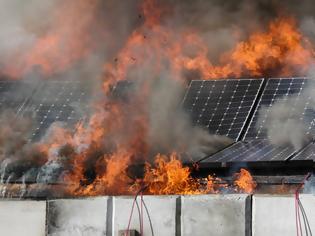 Φωτογραφία για Οι κίνδυνοι στις πυρκαγιές φωτοβολταϊκών - Του Γιάννη Σταμούλη