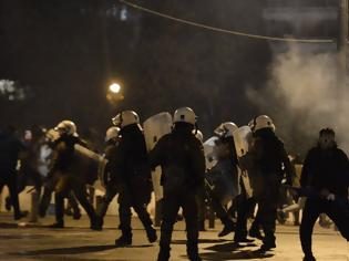Φωτογραφία για Συλλαλητήριο για Μακεδονία: 10 συλλήψεις - Προσαγωγές και έξω από το σπίτι του Αμερικανού πρέσβη