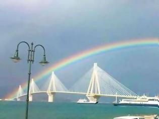 Φωτογραφία για Ρίο – Αντίρριο: Ένα πανέμορφο ουράνιο τόξο εμφανίστηκε ξαφνικά πάνω από την γέφυρα