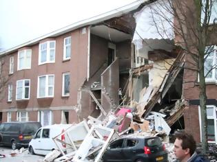Φωτογραφία για Ισχυρή έκρηξη στη Χάγη: Κτίριο κατέρρευσε