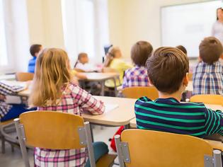 Φωτογραφία για Θεσσαλονίκη: ΕΔΕ για δασκάλα που μοίρασε σε μαθητές Δημοτικού φυλλάδιο με εθνικιστικό περιεχόμενο