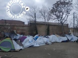 Φωτογραφία για Εικόνες ντροπής και θλίψης σε καταυλισμό προσφύγων στο κέντρο της Θεσσαλονίκης