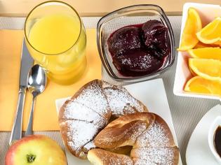 Φωτογραφία για Έρευνα καταρρίπτει τον «μύθο» ότι το καθημερινό πρωινό βοηθά στην απώλεια κιλών