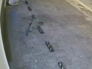 Φωτογραφία για Βίντεο από τη δράση της συμμορίας με τις κλοπές στα μαγαζιά με τα κινητά τηλέφωνα