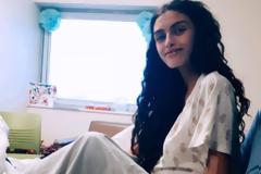 Δεκαεννιάχρονη καθυστέρησε τις χημειοθεραπείες για να γεννήσει τον γιο της και πέθαναν