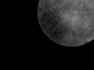Φωτογραφία για Δορυφόρος φωτογραφίζει την άλλη πλευρά της Σελήνης