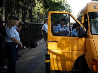 Φωτογραφία για Κορώνη: Λιποθύμησε οδηγός σχολικού -Μαθητής σηκώθηκε και πάτησε το φρένο