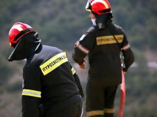 Φωτογραφία για Δύο πυροσβέστες στο νοσοκομείο από τη φωτιά στα Συχαινά της Πάτρας – Ο ένας επέστρεψε και συνέχισε την κατάσβεση