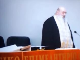 Φωτογραφία για Απίστευτο σκηνικό στην Φλώρινα: Ιερέας ζήτησε από βουλευτή του ΣΥΡΙΖΑ να κάνει δημόσια μετάνοια, για την προδοσία της Μακεδονίας (video)