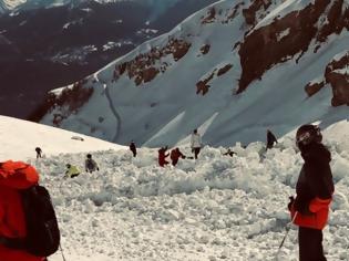 Φωτογραφία για Ελβετία: Χιονοστιβάδα «έθαψε» σκιέρ στο χιονοδρομικό κέντρο Κραν Μοντανά
