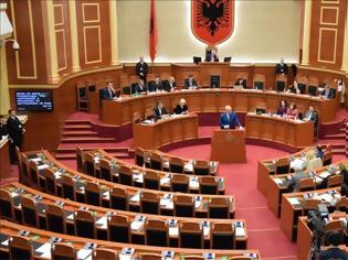 Φωτογραφία για Πολιτική κρίση στην Αλβανία: Παραιτήθηκαν όλοι οι βουλευτές του δημοκρατικού κόμματος