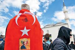Τουρκικά δίχτυα σε θρησκευτικές οργανώσεις