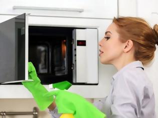 Φωτογραφία για Πώς μπορώ να απομακρύνω τις επίμονες οσμές από το microwave;Πώς μπορώ να απομακρύνω τις επίμονες οσμές από το microwave;