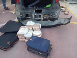Φωτογραφία για Άρτα: Έκρυψαν 55 κιλά κάνναβη σε αυτοκίνητο (ΒΙΝΤΕΟ)