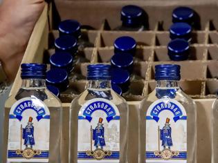 Φωτογραφία για Χωρίς βότκα θα μείνει ο Κιμ - «Μπλόκο» σε 90.000 μπουκάλια που πήγαιναν Βόρεια Κορέα