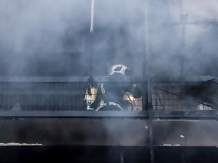 Φωτογραφία για Συνελήφθη η μητέρα του βρέφους που πέθανε μετά από πυρκαγιά σε διαμέρισμα στη Βάρκιζα