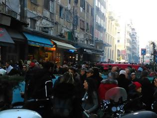 Φωτογραφία για Κλέφτες ''ξάφρισαν'' τα κινητά όσων διασκεδάζουν για την Τσικνοπέμπτη στο κέντρο της Θεσσαλονίκης