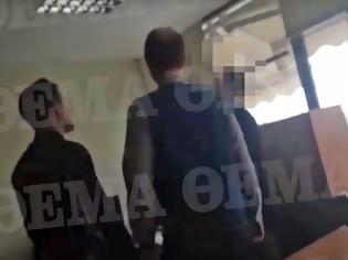 Φωτογραφία για Άγνωστος τα έσπασε σε ληξιαρχείο στην Αθήνα (Βίντεο)