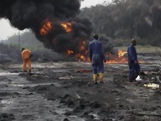 Φωτογραφία για Χάος στη Νιγηρία: Δεκάδες αγνοούμενοι από έκρηξη αγωγού πετρελαίου