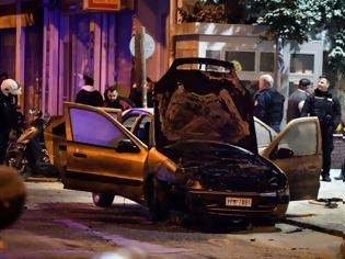 Φωτογραφία για Καταδρομική επίθεση με μολότοφ στο ΑΤ Ακροπόλεως