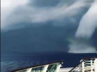 Φωτογραφία για Ιόνιο: Πλοίο βρέθηκε στο μάτι υδροστρόβιλου (VIDEO)