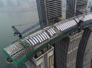 Φωτογραφία για Το κατασκευαστικό επίτευγμα της Κίνας είναι ο … οριζόντιος ουρανοξύστης!