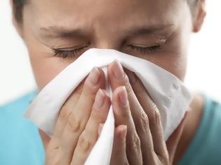 Φωτογραφία για Ποιοι κίνδυνοι εγκυμονούν για την υγεία των ματιών σας από τη γρίπη και το κοινό κρυολόγημα;