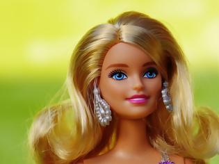 Φωτογραφία για Η Barbie... εξηντάρισε: Η διάσημη κούκλα έχει σήμερα γενέθλια - Οι σημαντικότεροι «σταθμοί» στη ζωή της