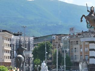 Φωτογραφία για Tα Σκόπια δεν αποκαθηλώνουν τα φαραωνικά αγάλματα παρά τη Συμφωνία των Πρεσπών
