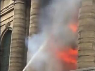 Φωτογραφία για Στις φλόγες ο ιστορικός ναός του Αγίου Σουλπικίου στο Παρίσι