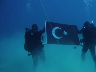 Φωτογραφία για Πρόκληση από Τούρκους δύτες στο βυθό της Σούδας! Φωτογραφήθηκαν με τουρκική σημαία με «τις πλάτες» του ΝΑΤΟ