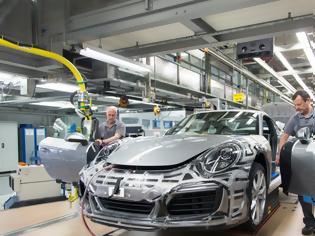 Φωτογραφία για Το... ετήσιο εισόδημα ενός Έλληνα, μπόνους στους εργαζόμενους της Porsche