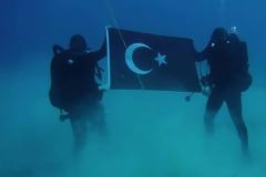 Έντονη αντίδραση Αποστολάκη για την τουρκική σημαία στον βυθό της Σούδας