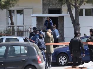 Φωτογραφία για Άγνωστοι έκλεψαν την τηλεόραση από το σπίτι του Αντιπτεράρχου που αυτοκτόνησε στο Ελληνικό