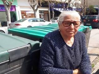 Φωτογραφία για Χειροπέδες σε 90χρονη που πουλούσε παντόφλες στη λαϊκή