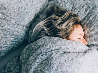 Φωτογραφία για Πέντε πράγματα που κάνεις στον ύπνο σου και μαρτυρούν προβλήματα υγείας στον ξύπνιο σου!