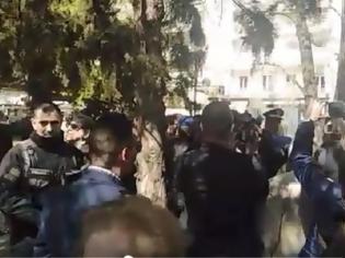 Φωτογραφία για Σέρρες: Φραστική επίθεση σε βουλευτή του ΣΥΡΙΖΑ...