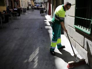 Φωτογραφία για ΕΝΑ ΧΡΟΝΟ ΧΩΡΙΣ ΟΔΟΚΑΘΑΡΙΣΤΉ ΣΤΗΝ ΚΕΝΕΝΤΥ