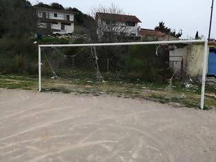 Φωτογραφία για Παρατημένο το γήπεδο στο χωριό ΤΡΥΦΟΣ Ξηρομέρου | ΦΩΤΟ