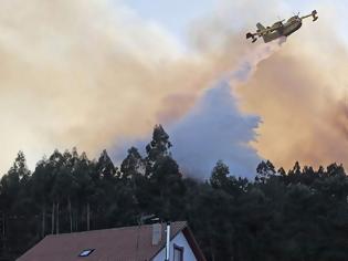 Φωτογραφία για Κατασβέστηκε η μεγάλη δασική πυρκαγιά στη Γαλικία