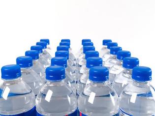 Φωτογραφία για SOS: ΔΕΝ πρέπει να πίνετε από πλαστικά μπουκάλια! ΜΑΘΕΤΕ ΓΙΑΤΙ!