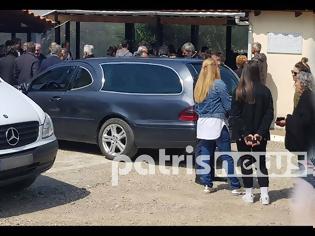 Φωτογραφία για Ηλεία: Θλίψη στην κηδεία της 22άχρονης...