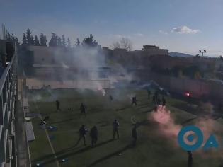Φωτογραφία για Πετροπόλεμος και δακρυγόνα μετά το τέλος του αγώνα Ασπρόπυργος-Καλαμάτα (ΒΙΝΤΕΟ)