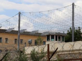 Φωτογραφία για Σοκάρει η κατάθεση σωφρονιστικού υπαλλήλου για το κύκλωμα των φυλακών