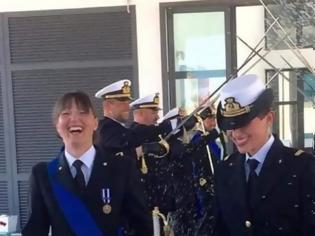 Φωτογραφία για Γάμος μεταξύ δυο γυναικών αξιωματικών του πολεμικού ναυτικού