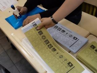 Φωτογραφία για Επανακαταμέτρηση ψήφων σε 8 περιφέρειες της Κωνσταντινούπολης...
