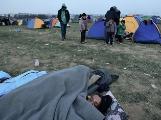 Φωτογραφία για Παραμένουν στα Διαβατά οι περίπου 700 πρόσφυγες
