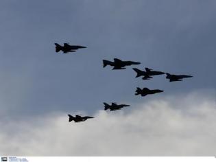 Φωτογραφία για ΗΝΙΟΧΟΣ 2019: Απίστευτα πλάνα από τα μαχητικά αεροσκάφη που “σκίζουν” τον ουρανό της Αθήνας - ΦΩΤΟ - ΒΙΝΤΕΟ