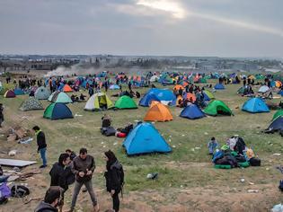 Φωτογραφία για H νέα Ειδομένη ..λίγα χιλιόμετρα απ΄το κέντρο της Θεσσαλονίκης - Τα μηνύματα που ξεσήκωσαν τους πρόσφυγες