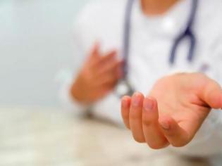 Φωτογραφία για Επιχείρηση καθαρά χέρια σε Νοσοκομεία - Τι γίνεται στην Πάτρα, απολυμαίνουν τα χέρια τους γιατροί, νοσηλευτές και συνοδοί;